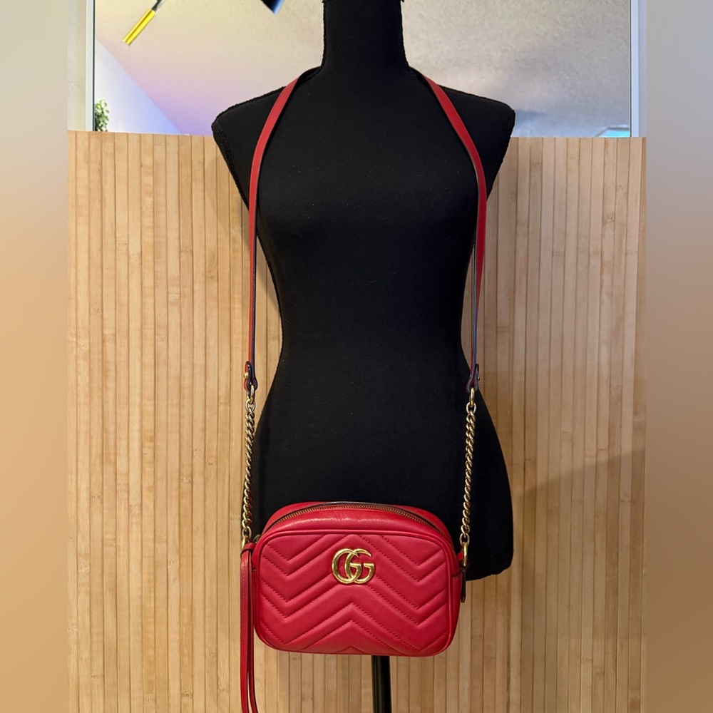 A cond Gucci GG Marmont mini camera bag in red quilted leather + free COA - Picture 2 of 12